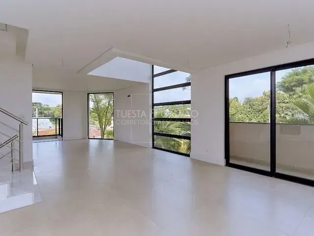 Sobrado com 322m² 3 quartos e 5 banheiros, à venda, no bairro Santo Inácio em Curitiba
