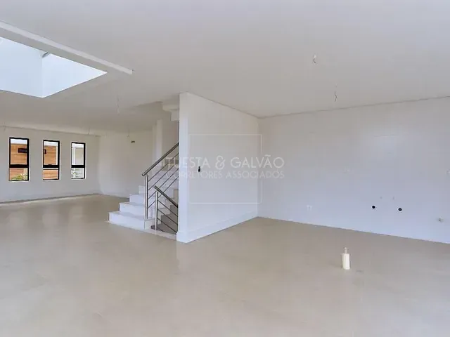 Sobrado com 322m² 3 quartos e 5 banheiros, à venda, no bairro Santo Inácio em Curitiba