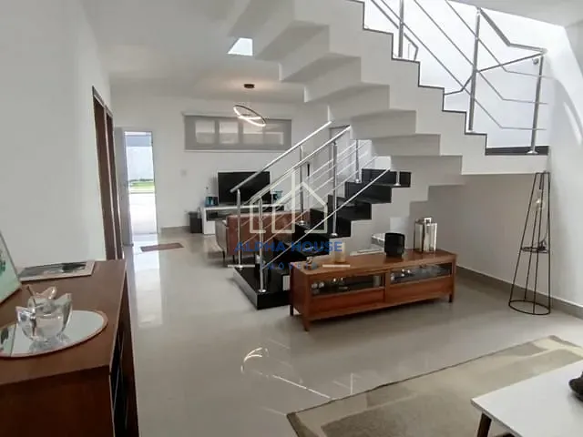 Sobrado 4 quartos e 5 banheiros, à venda, no bairro Jardim Santa Tereza em Taubaté