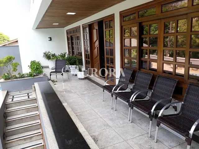 Sobrado com 500m² 5 quartos e 7 banheiros, à venda, no bairro Jardim Nova Londrina em Londrina