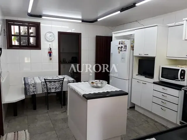 Sobrado com 500m² 5 quartos e 7 banheiros, à venda, no bairro Jardim Nova Londrina em Londrina