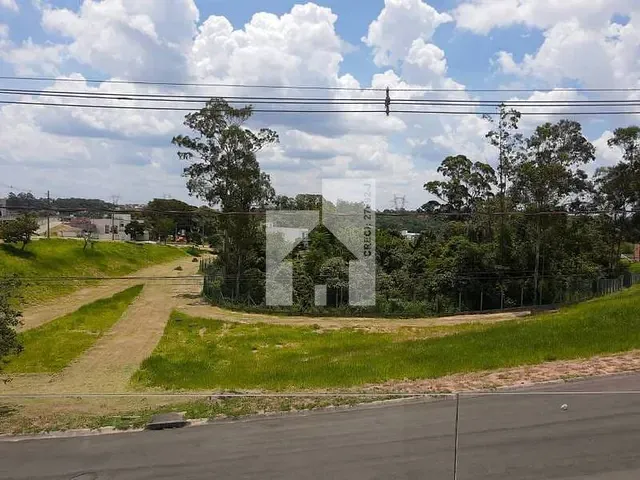Sobrado com 360m² 3 quartos e 3 banheiros, à venda, no bairro Jardim Celeste em Jundiaí