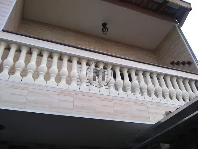 Sobrado 3 quartos e 2 banheiros, à venda, no bairro Jardim Oriente em São José dos Campos