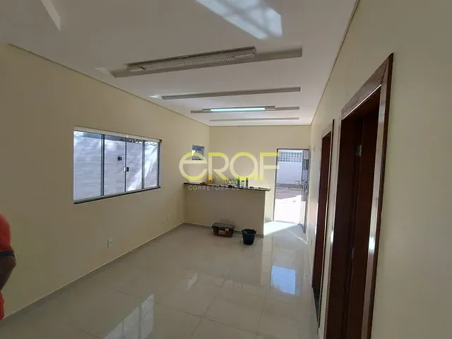 Sobrado à venda, no bairro Jardim Califórnia em Formosa