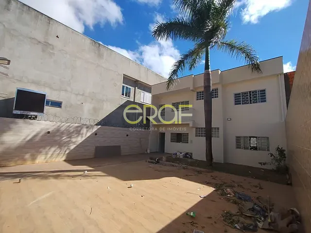 Sobrado à venda, no bairro Jardim Califórnia em Formosa
