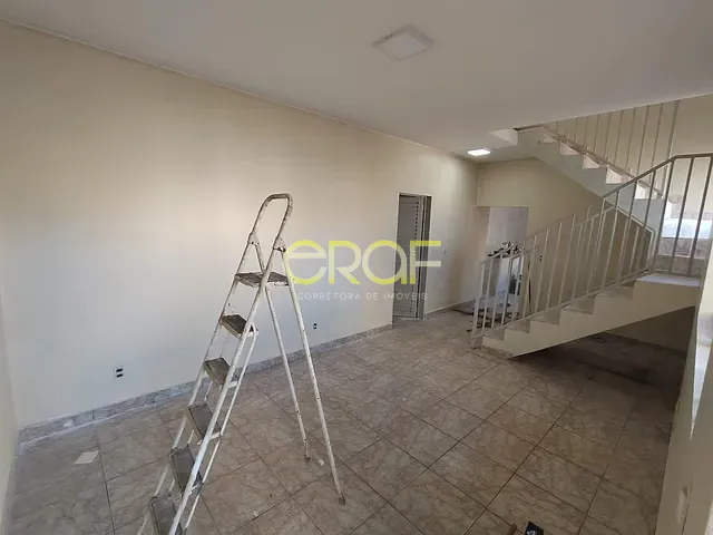 Sobrado à venda, no bairro Jardim Califórnia em Formosa