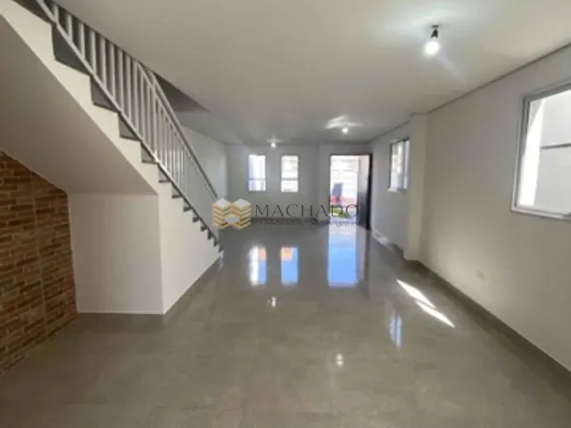 Sobrado com 150m² 3 quartos e 4 banheiros, à venda, no bairro Chácara Jaguari (Fazendinha) em Santana de Parnaíba