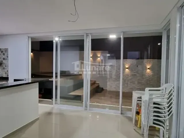 Sobrado 4 quartos e 4 banheiros, à venda, no bairro Fazenda Rodeio em Mogi das Cruzes