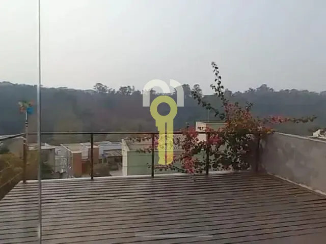 Sobrado 3 quartos e 4 banheiros, à venda, no bairro Jardim Caiapiá em Cotia