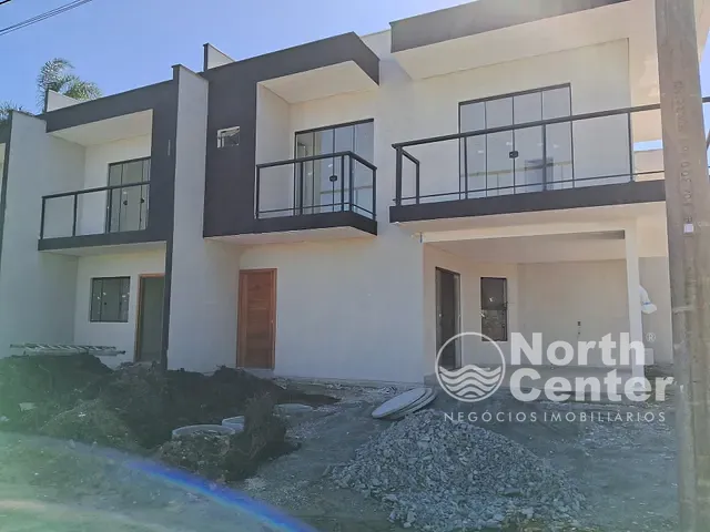 Sobrado com 73m² 2 quartos e 3 banheiros, à venda, no bairro pinheiros em Balneário Barra do Sul