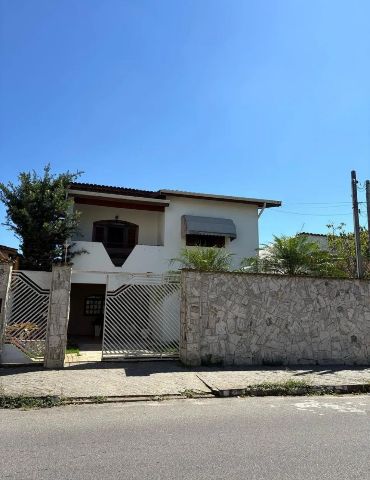 Sobrado com 330m² 4 quartos e 4 banheiros, à venda, no bairro TABAU em Pindamonhangaba