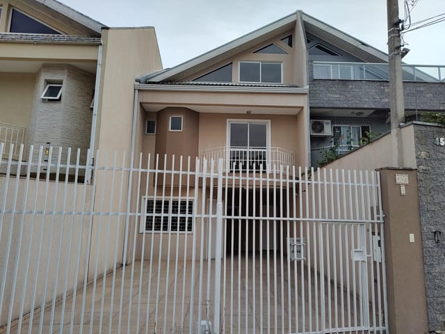 Foto do Sobrado - Sobrado com 3 suítes em excelente localização por apenas R$575.000,00 | Auze Imóveis