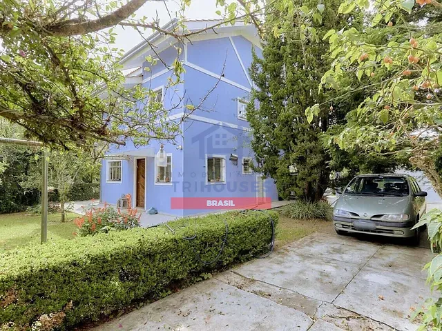 Sobrado 3 quartos e 3 banheiros, à venda, no bairro São Lourenço em Curitiba