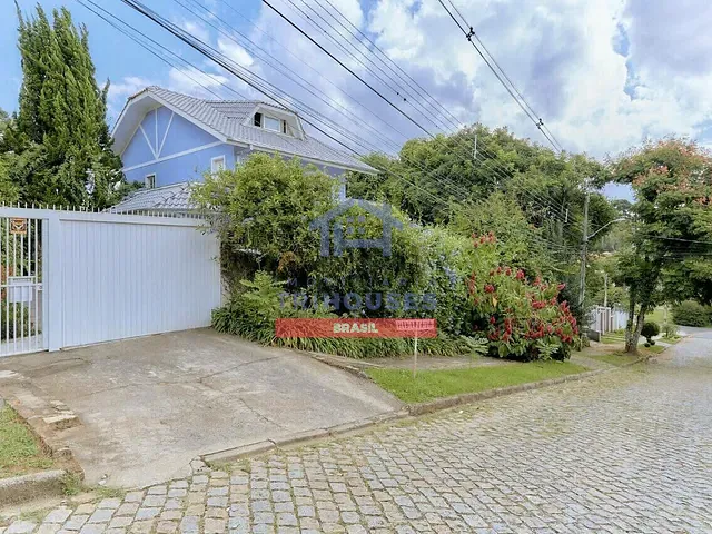 Sobrado 3 quartos e 3 banheiros, à venda, no bairro São Lourenço em Curitiba