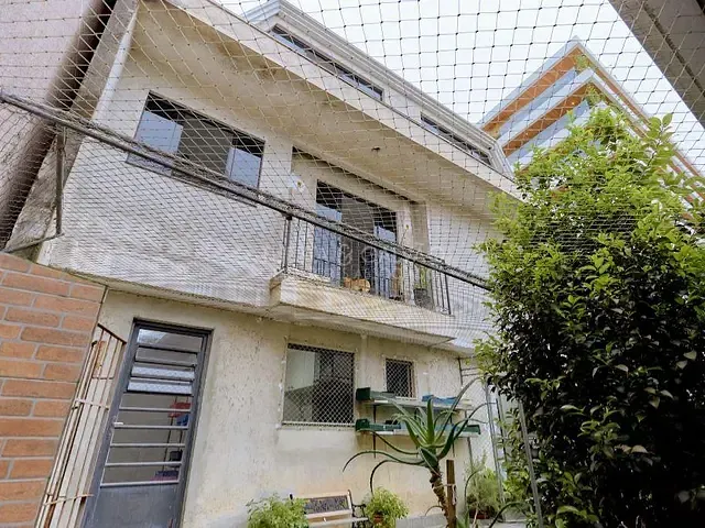 Sobrado com 301m² 3 quartos e 2 banheiros, à venda, no bairro Água Verde em Curitiba