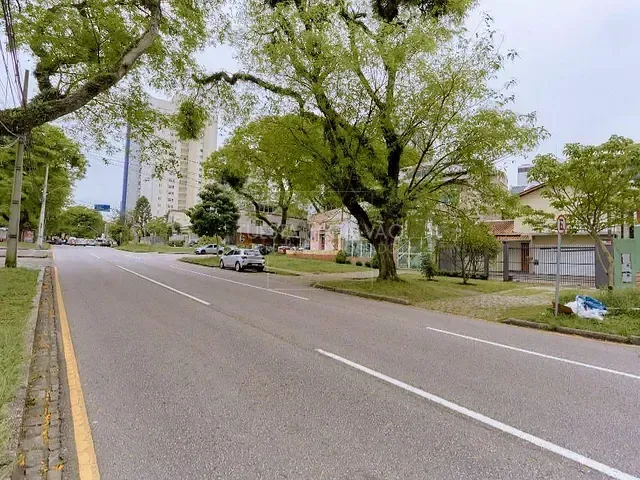 Sobrado com 301m² 3 quartos e 2 banheiros, à venda, no bairro Água Verde em Curitiba