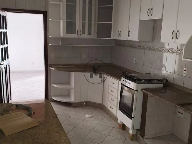 Sobrado 3 quartos e 1 banheiro, para alugar, no bairro Nova Guará em Guaratinguetá