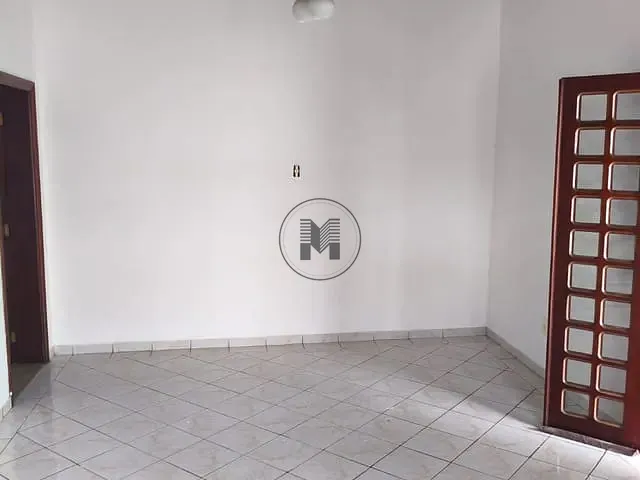 Sobrado 3 quartos e 1 banheiro, para alugar, no bairro Nova Guará em Guaratinguetá