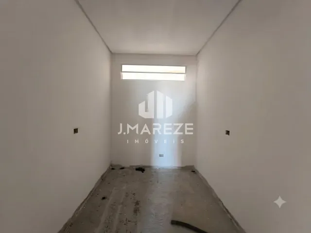 Sobrado com 180m² 3 quartos e 2 banheiros, à venda, no bairro Loteamento Residencial Cazarin em Apucarana