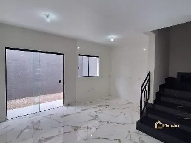 Sobrado com 90m² 3 quartos e 2 banheiros, à venda, no bairro Sítio Cercado em Curitiba