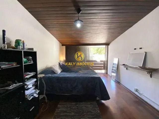 Sobrado com 500m² 5 quartos e 1 banheiro, à venda, no bairro Santa Maria em São Caetano do Sul