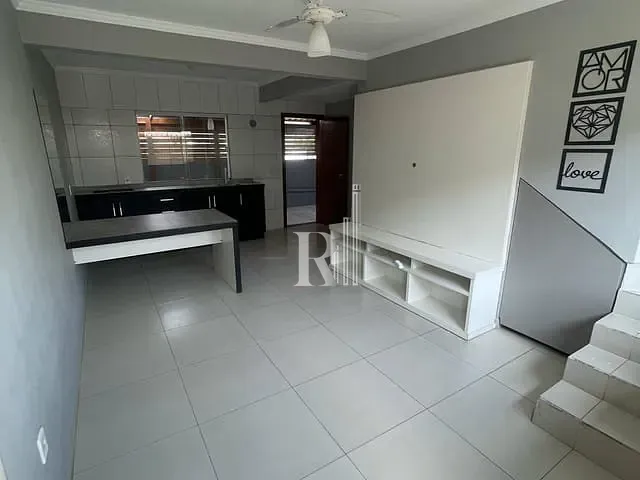 Sobrado 2 quartos e 2 banheiros, à venda, no bairro Centro em Tijucas