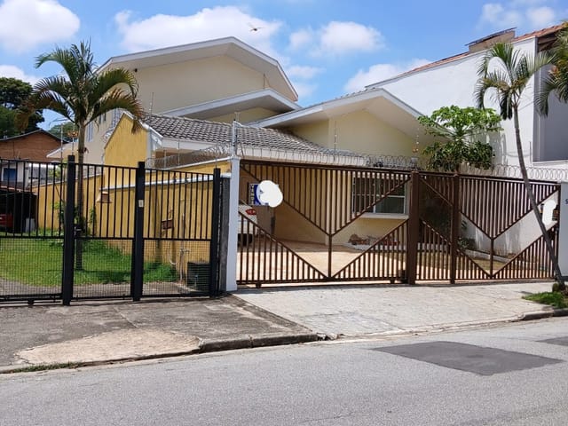Sobrado com 390m² 4 quartos e 4 banheiros, à venda, no bairro Jardim das Nações em Taubaté