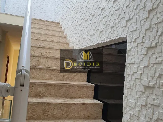 Sobrado com 315m² 3 quartos e 5 banheiros, à venda, no bairro Jardim São Bernardino em Suzano