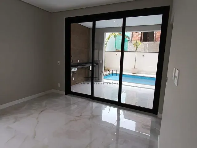 Sobrado com 250m² 4 quartos e 2 banheiros, à venda, no bairro Fazenda Rodeio em Mogi das Cruzes