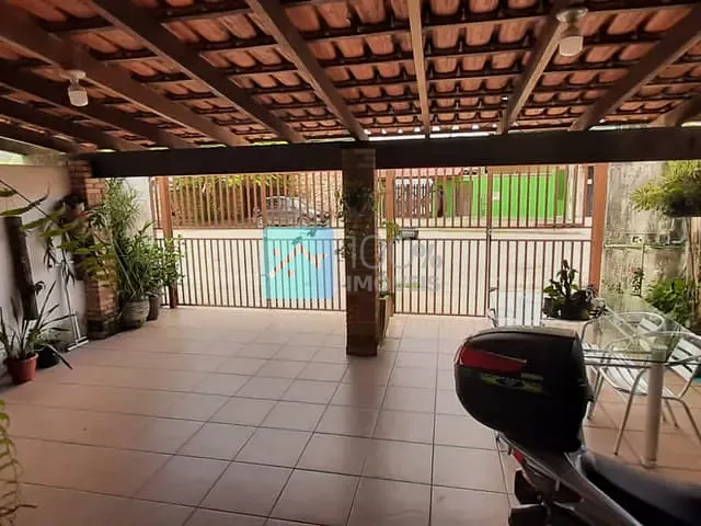 Sobrado com 300m² 4 quartos e 4 banheiros, à venda, no bairro Jardim Jaqueira em Caraguatatuba