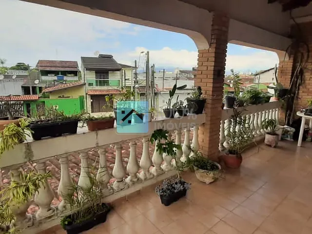 Sobrado com 300m² 4 quartos e 4 banheiros, à venda, no bairro Jardim Jaqueira em Caraguatatuba