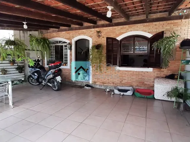 Sobrado com 300m² 4 quartos e 4 banheiros, à venda, no bairro Jardim Jaqueira em Caraguatatuba
