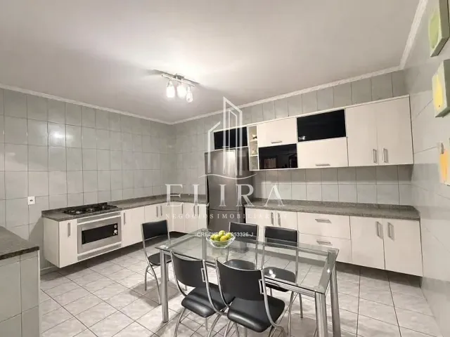 Sobrado com 250m² 3 quartos e 2 banheiros, à venda, no bairro Jardim Batagin em Santa Bárbara D'Oeste