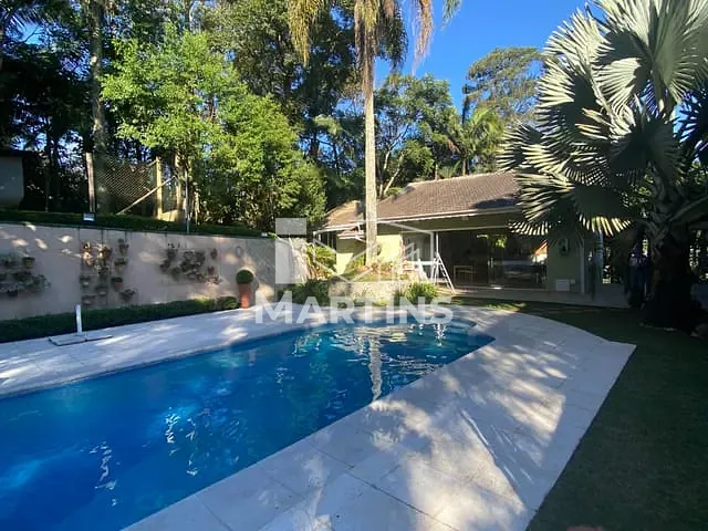 Sobrado com 2650m² 4 quartos e 7 banheiros, à venda, no bairro Condomínio Iolanda em Taboão da Serra