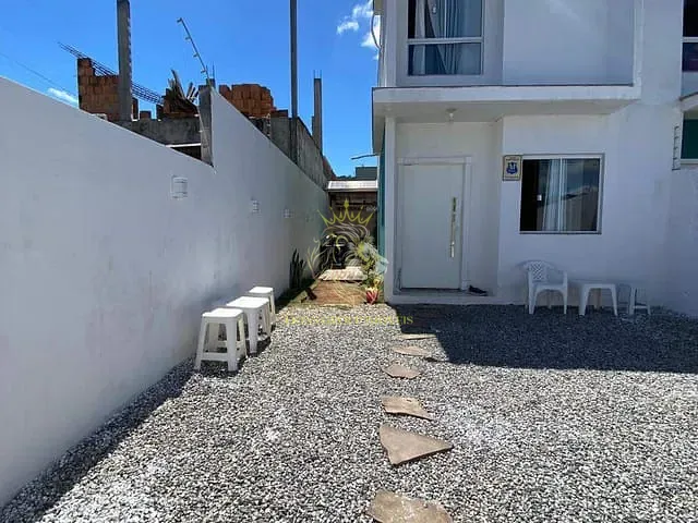 Sobrado 2 quartos e 3 banheiros, à venda, no bairro Rio Pequeno em Camboriú