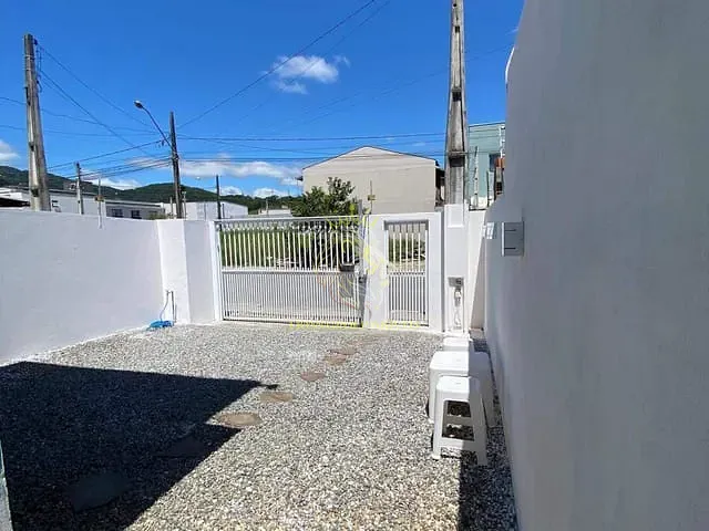 Sobrado 2 quartos e 3 banheiros, à venda, no bairro Rio Pequeno em Camboriú