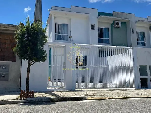 Sobrado 2 quartos e 3 banheiros, à venda, no bairro Rio Pequeno em Camboriú