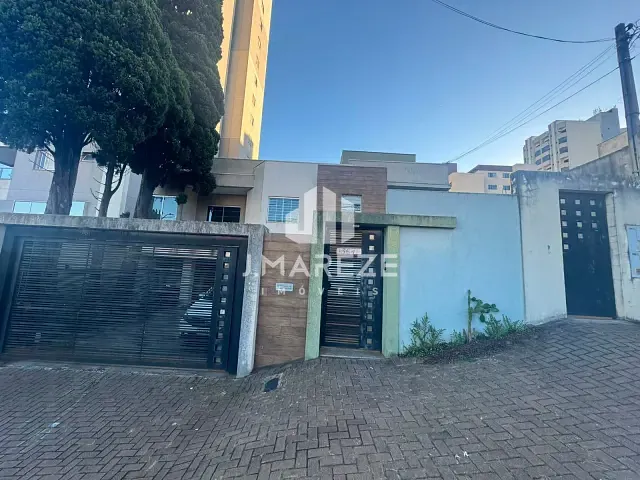 Sobrado com 500m² 5 quartos e 3 banheiros, à venda, no bairro Centro em Apucarana