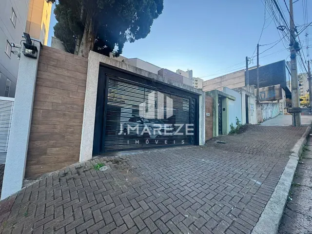 Sobrado com 500m² 5 quartos e 3 banheiros, à venda, no bairro Centro em Apucarana