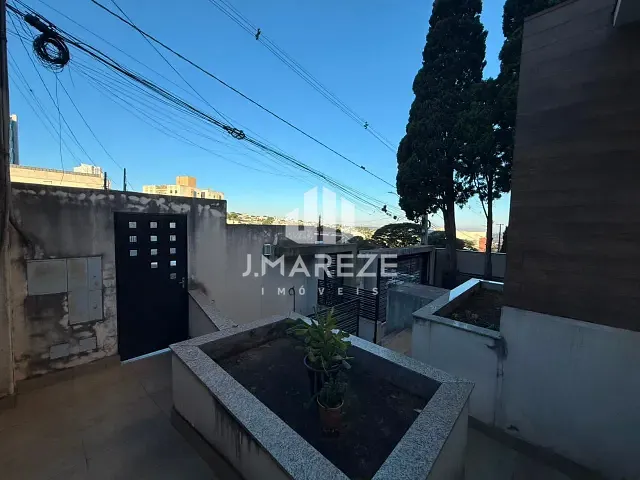 Sobrado com 500m² 5 quartos e 3 banheiros, à venda, no bairro Centro em Apucarana