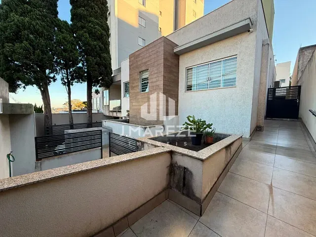 Sobrado com 500m² 5 quartos e 3 banheiros, à venda, no bairro Centro em Apucarana
