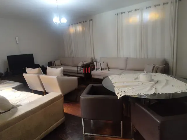 Sobrado com 420m² 6 quartos e 4 banheiros, à venda, no bairro Santos Dumont em Londrina