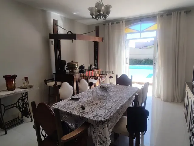 Sobrado com 420m² 6 quartos e 4 banheiros, à venda, no bairro Santos Dumont em Londrina