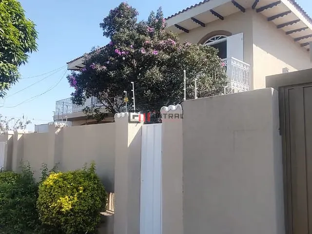 Sobrado com 420m² 6 quartos e 4 banheiros, à venda, no bairro Santos Dumont em Londrina
