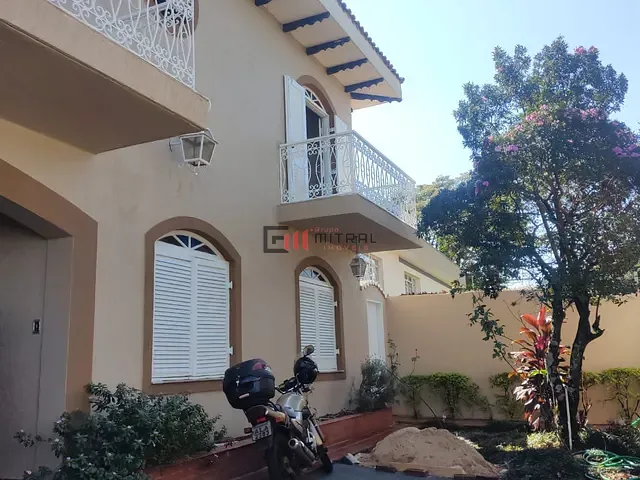 Sobrado com 420m² 6 quartos e 4 banheiros, à venda, no bairro Santos Dumont em Londrina
