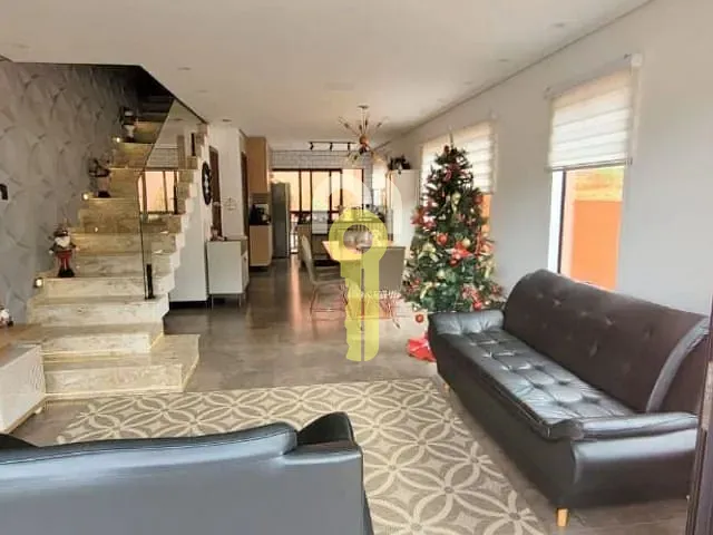 Sobrado 3 quartos e 4 banheiros, à venda, no bairro Sítio Boa Vista em Cotia
