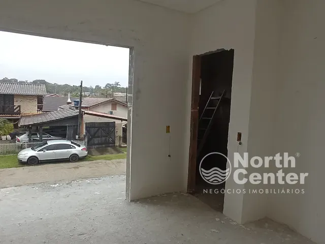 Sobrado com 74m² 2 quartos e 3 banheiros, à venda, no bairro pinheiros em Balneário Barra do Sul