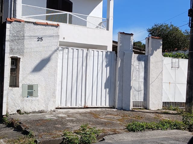 Sobrado com 150m² 2 quartos e 2 banheiros, para alugar, no bairro Parque São Cristóvão em Taubaté