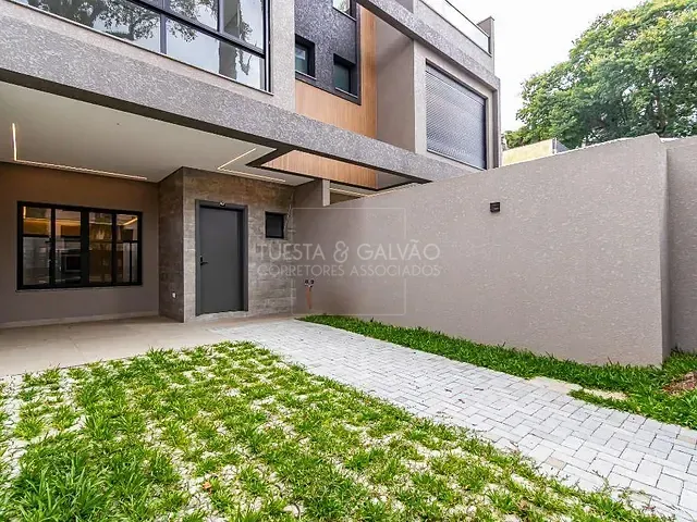 Sobrado com 150m² 3 quartos e 5 banheiros, à venda, no bairro Água Verde em Curitiba