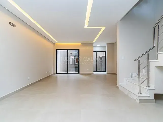 Sobrado com 150m² 3 quartos e 5 banheiros, à venda, no bairro Água Verde em Curitiba